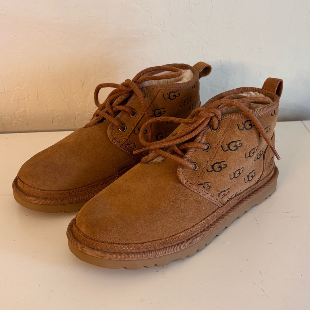 UGG Mens Chestnut Embossed Logo Neumel Suede Chukka Lined Boots, Sz 6 1129211